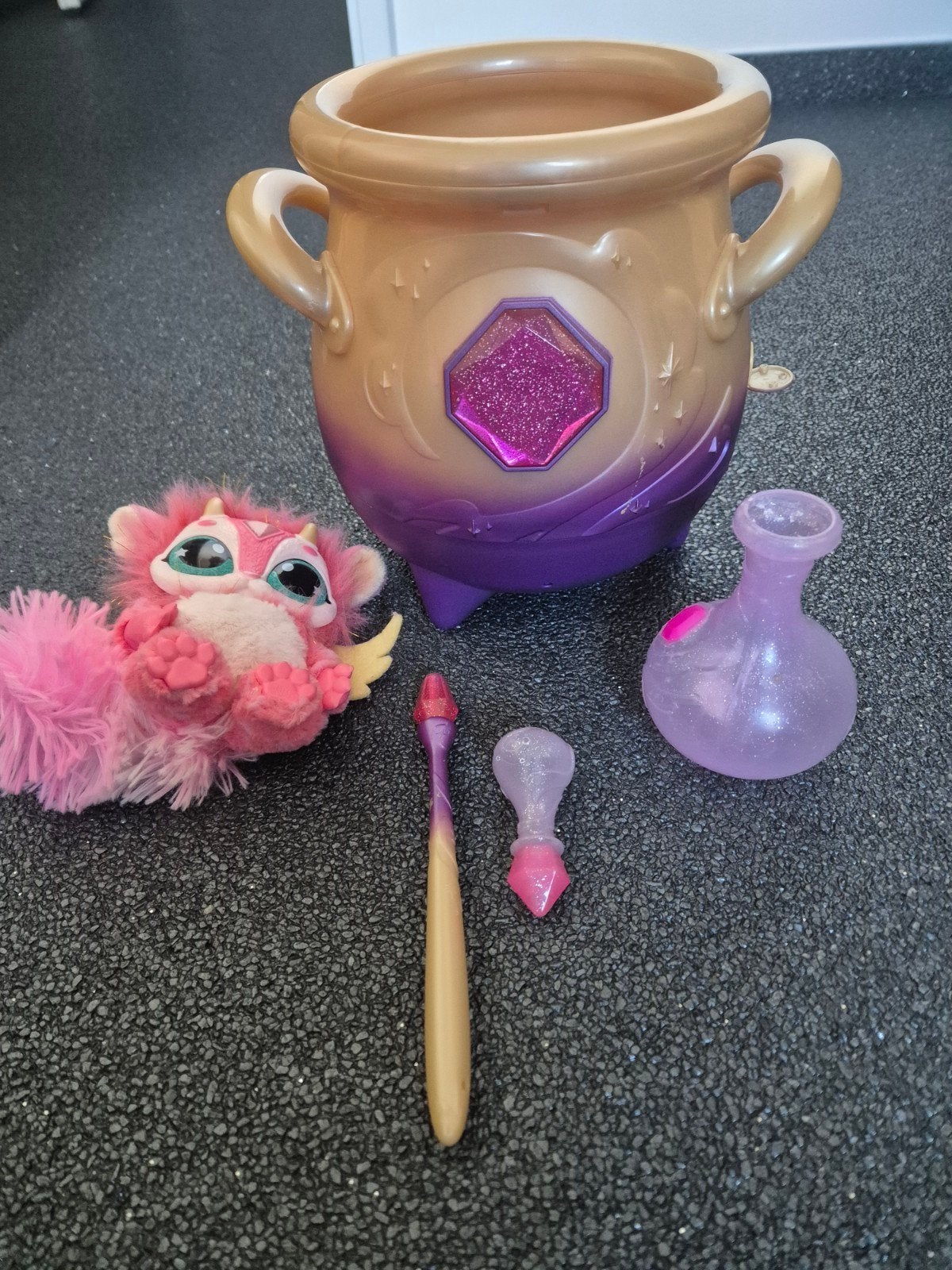 Magic Mixies Magische Ketel met Roze Mixie Pluche, Ophalen of Verzenden, Zo goed als nieuw, Jongen of Meisje