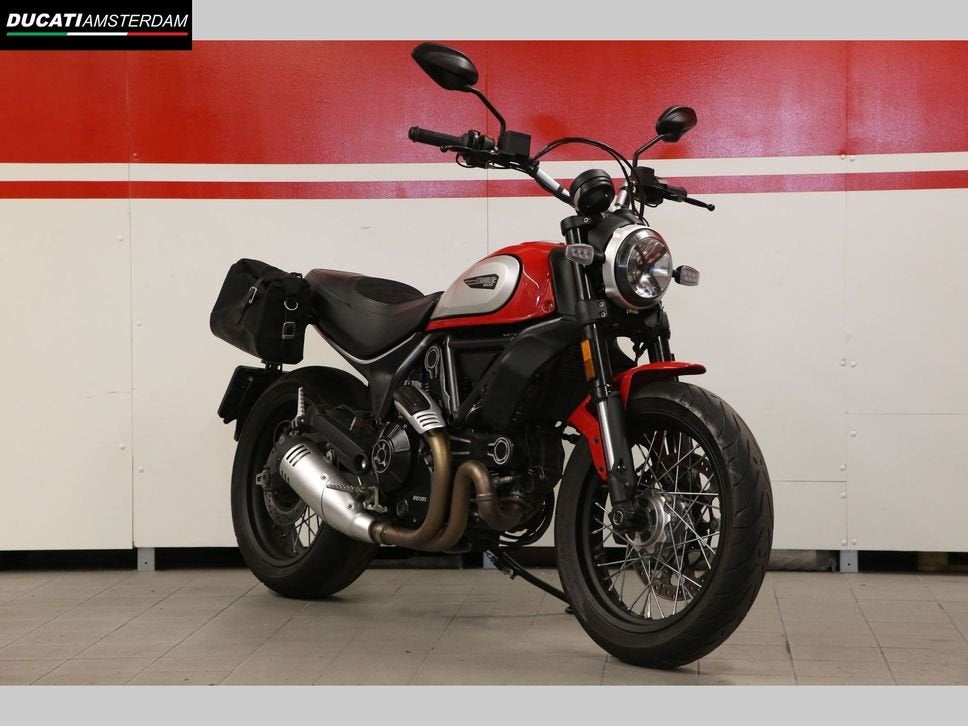 DUCATI DUCATI SCRAMBLER ICON (bj 2022) 9,382 km, DUCATI, 2 cilinders, Motorrijbewijs A, Bedrijf
