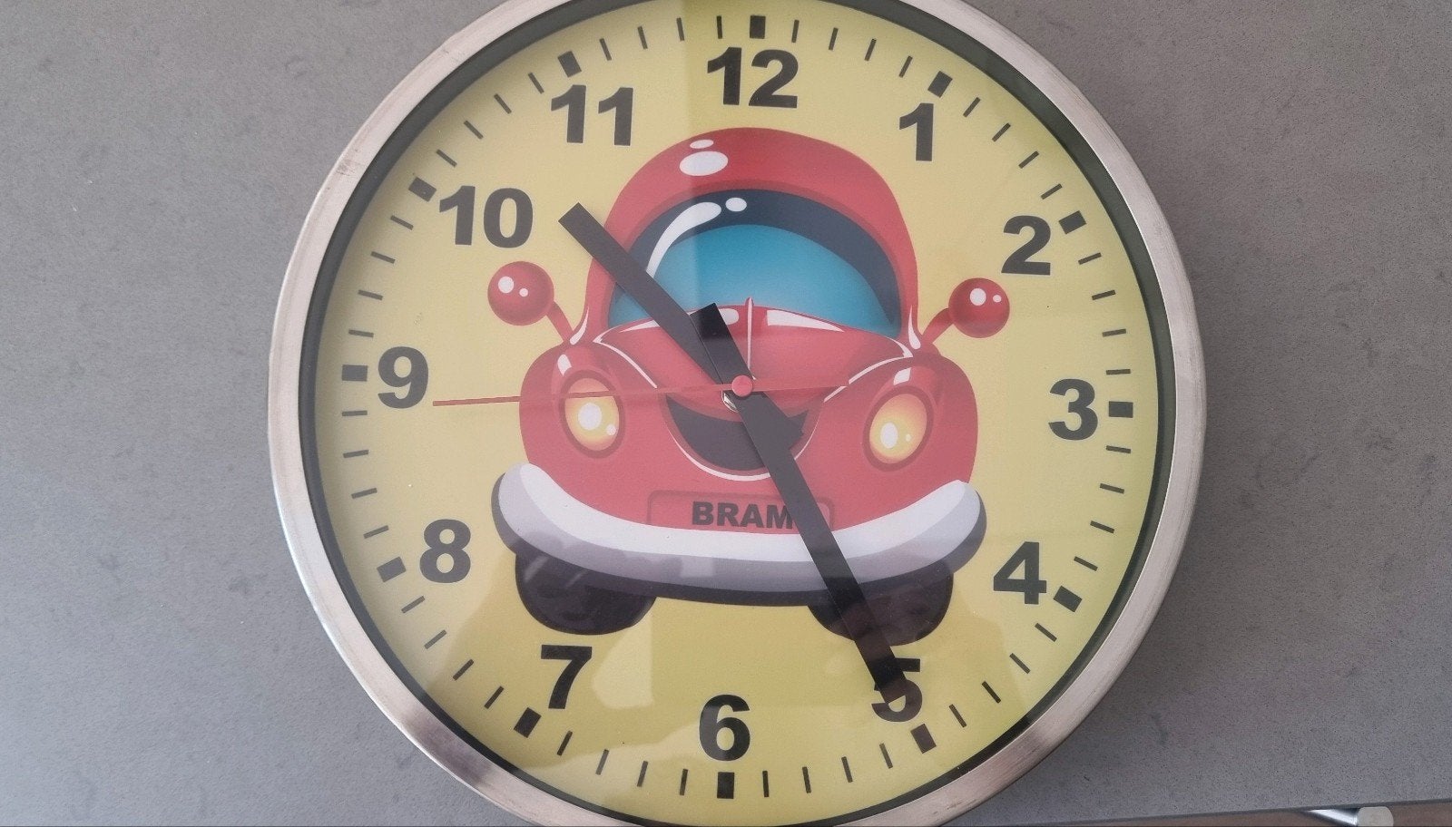 Leuke kinderklok auto , merk Bram- diameter 30 cm, Ophalen