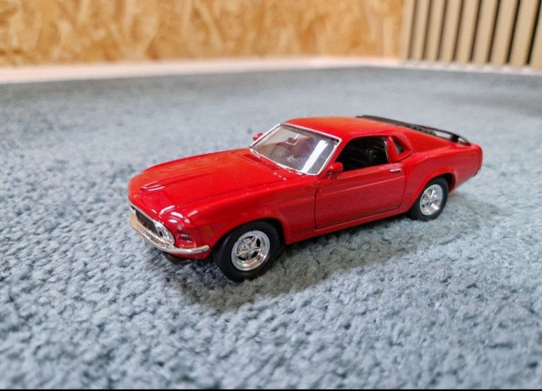 Rode '70 Ford Mustang schaalmodel - Zo goed als nieuw, Ophalen of Verzenden, Zo goed als nieuw, Auto, Overige merken