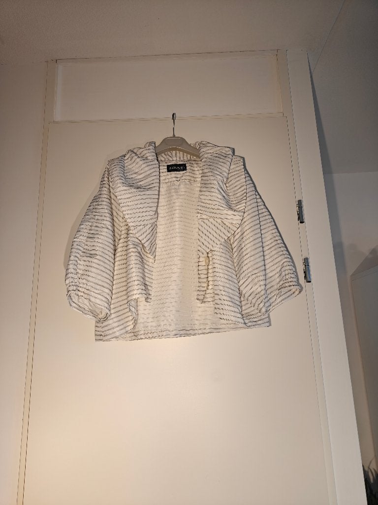 22. Sinne Design Lagenlook kort jasje / blazer gestreept, Ophalen of Verzenden, Zo goed als nieuw, Maat 46/48 (XL) of groter, Wit
