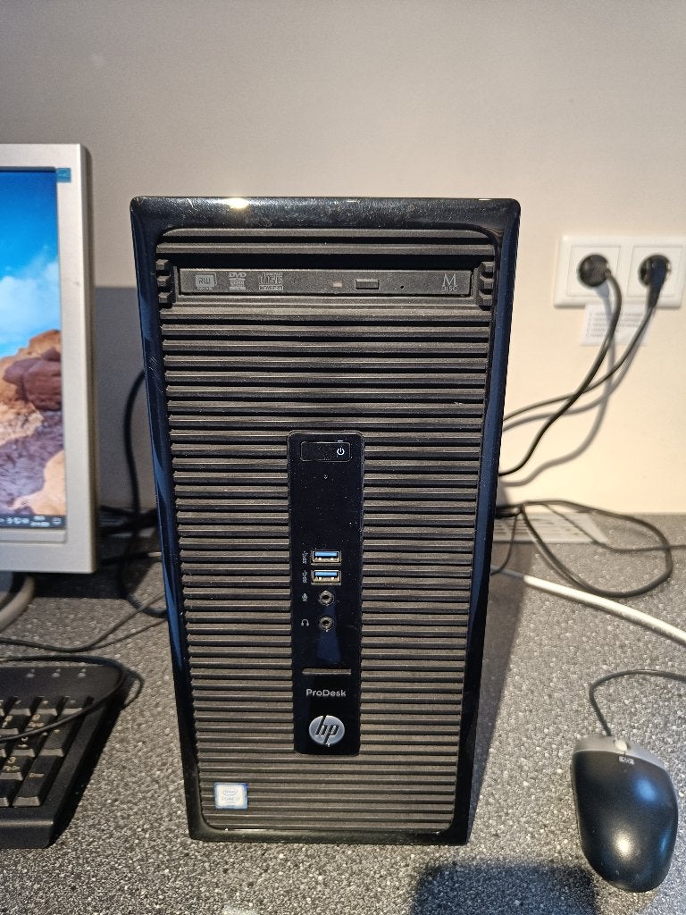 HP ProDesk 490 G3 MT Business PC, Gebruikt, Met videokaart, 8 GB, 10 inch of minder