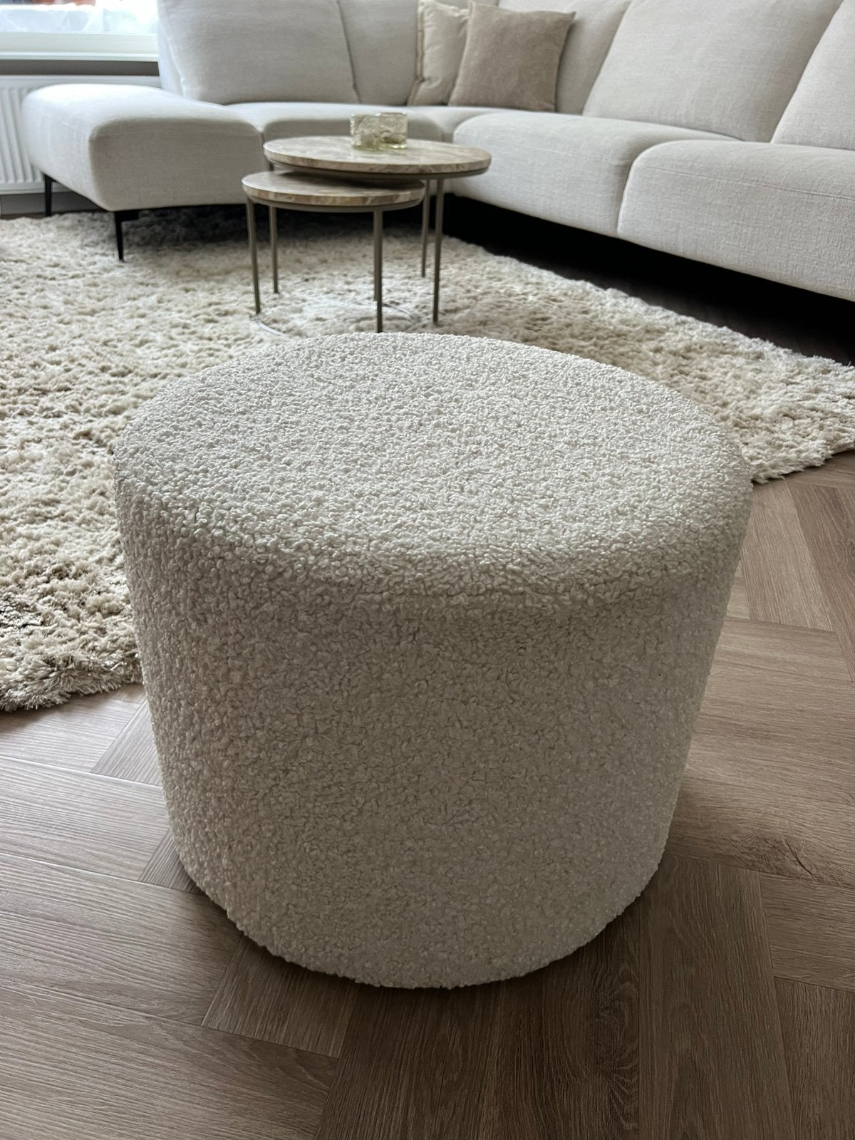 Witte boucle poef, Huis en Inrichting, Ophalen, Zo goed als nieuw, Rond, Minder dan 50 cm
