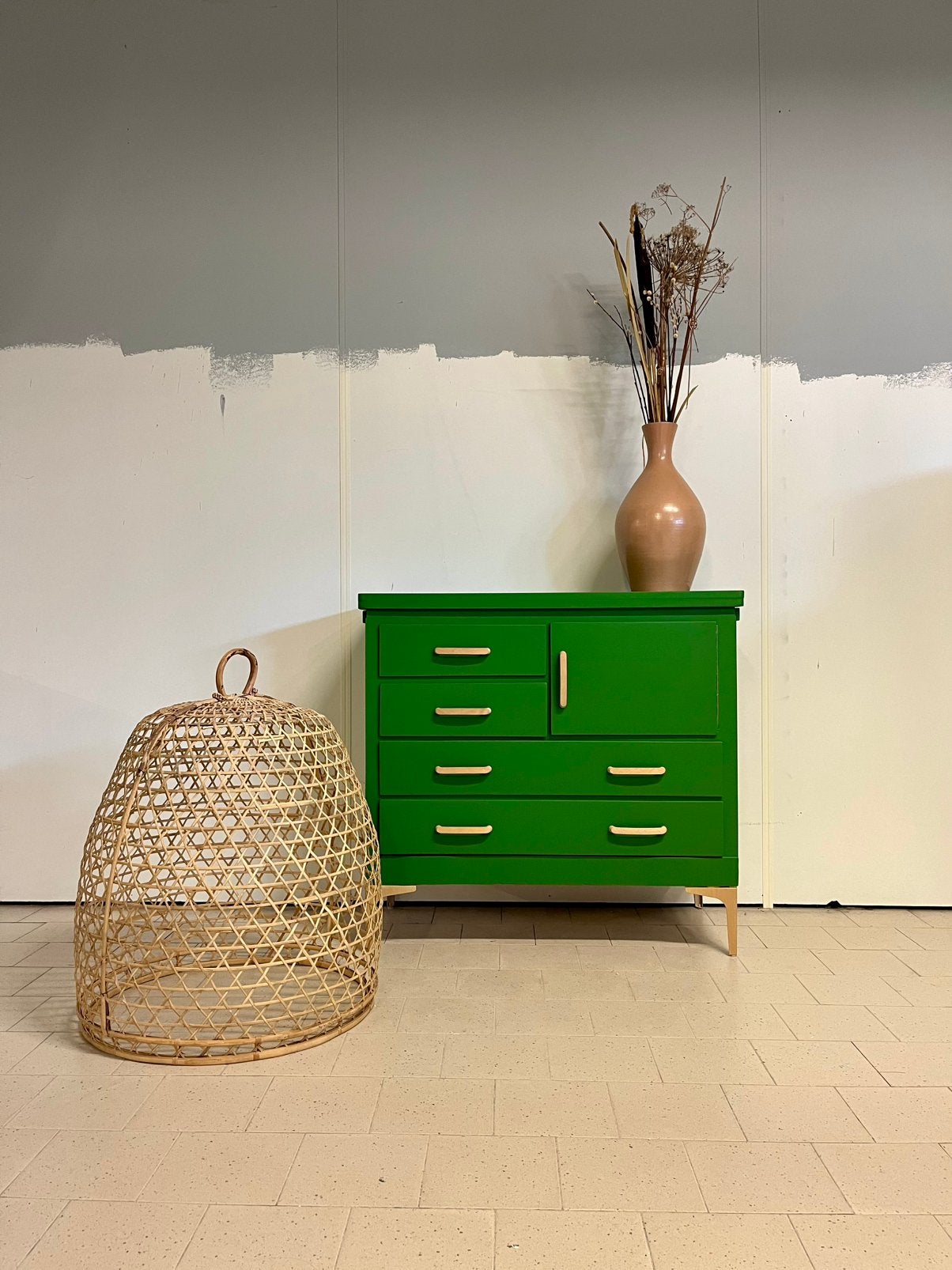Hoge vintage commode | groene retro ladekast |pas opgeknapt, Ophalen, Zo goed als nieuw, 75 tot 100 cm, Voetruimte