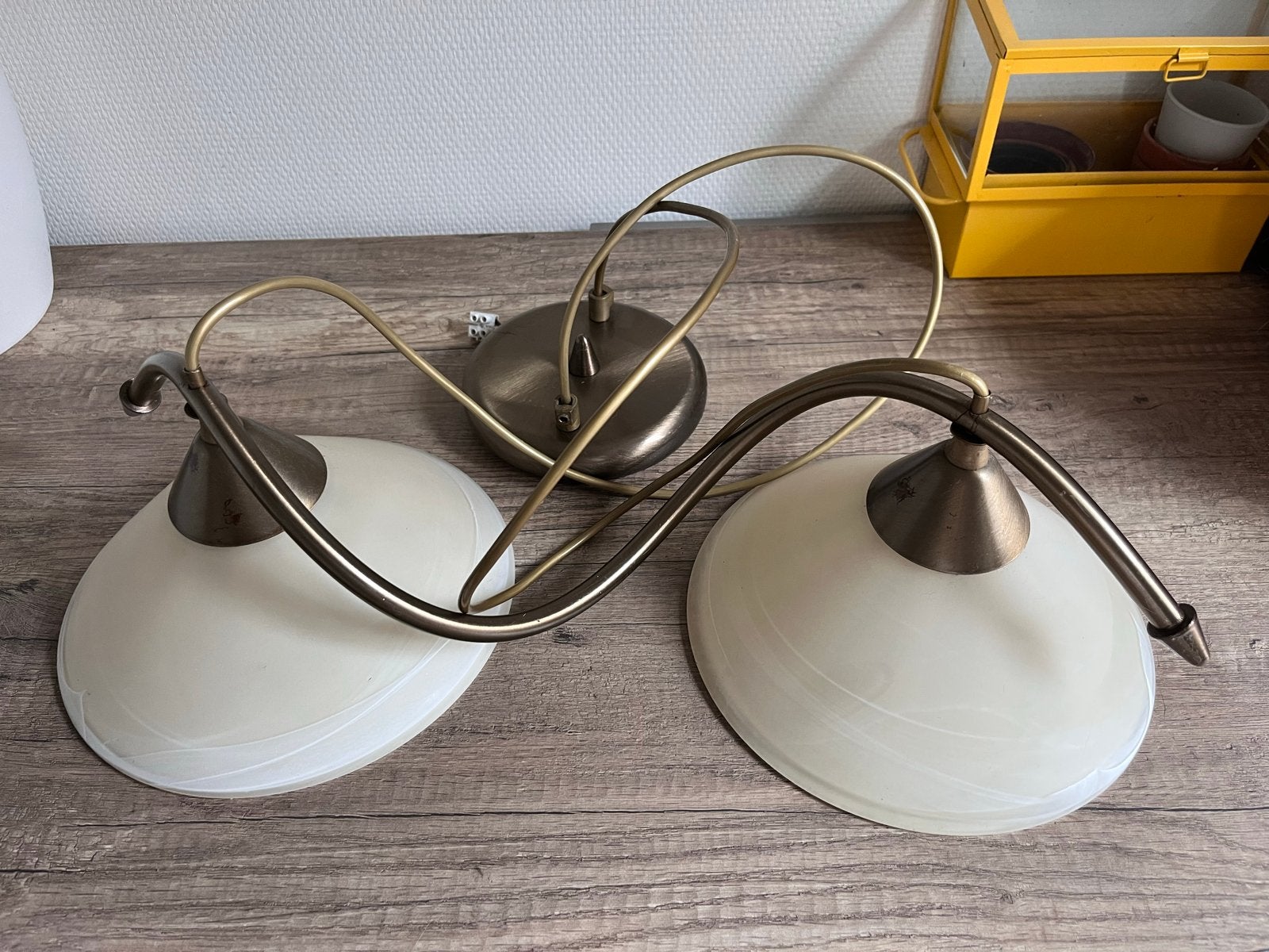 Vintage plafondlamp met 2 glazen kappen, Huis en Inrichting, Ophalen, Gebruikt, Glas