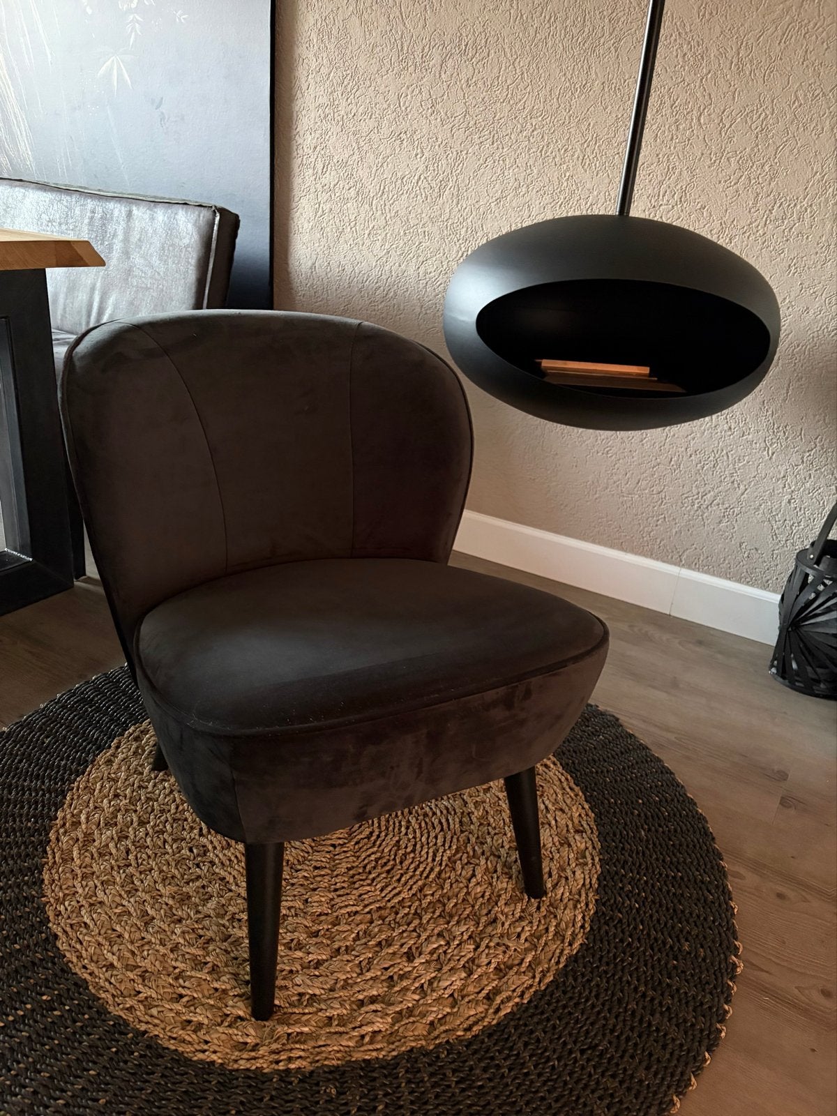 Donkergrijze fauteuil - WOOOD Sara zgan, Huis en Inrichting, Stoelen, Ophalen, Zwart, Zo goed als nieuw, Eén
