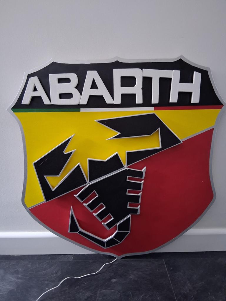 Hand gemaakt Fiat Abarth Logo, Ophalen