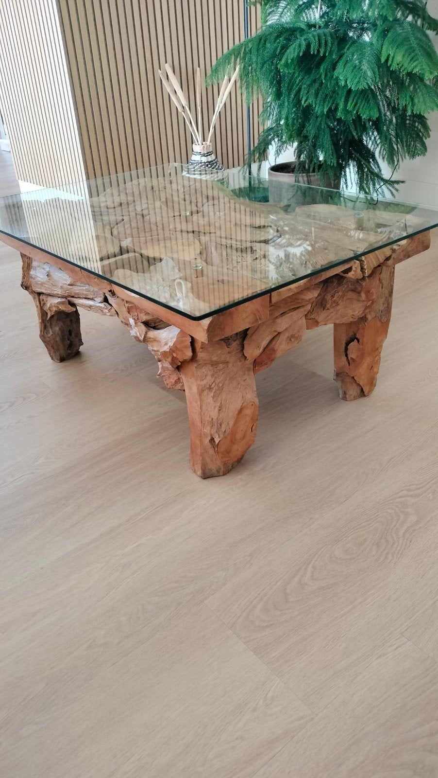 Unieke salontafel van teakhout met glazen blad, Ophalen, 50 tot 100 cm, Glas, Rustiek, Organisch, Modern