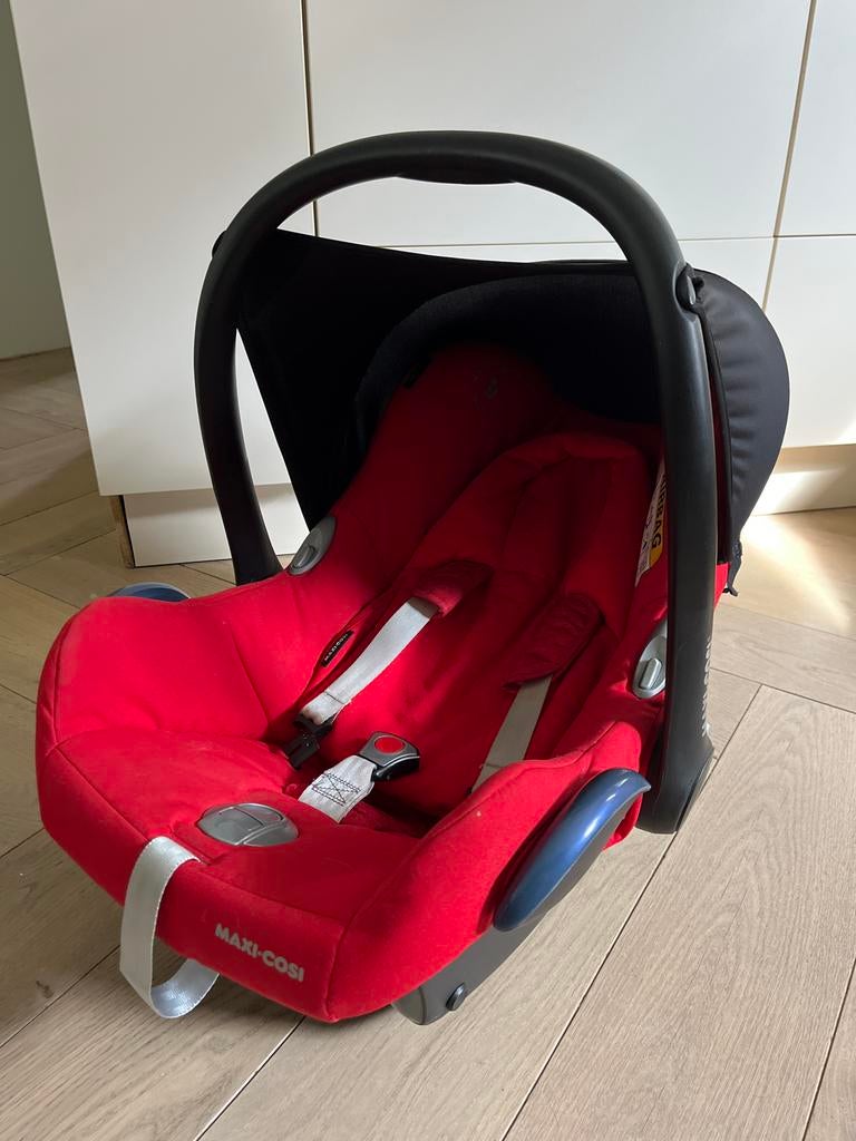 Maxi-Cosi Cabrio Fix Nomad Red - Goede Conditie, Ophalen, 0 t/m 13 kg, Maxi-Cosi, Gebruikt