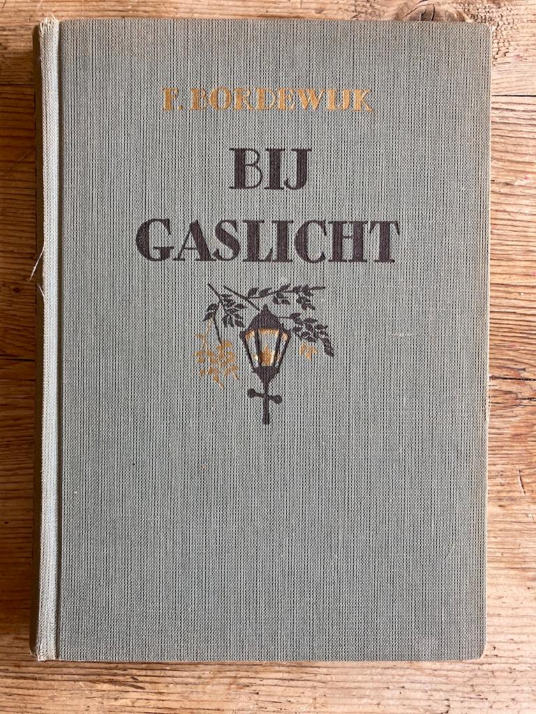 Bordewijk: Bij Gaslicht (1947), Boeken, Gelezen, F. Bordewijk, Ophalen of Verzenden, Nederland