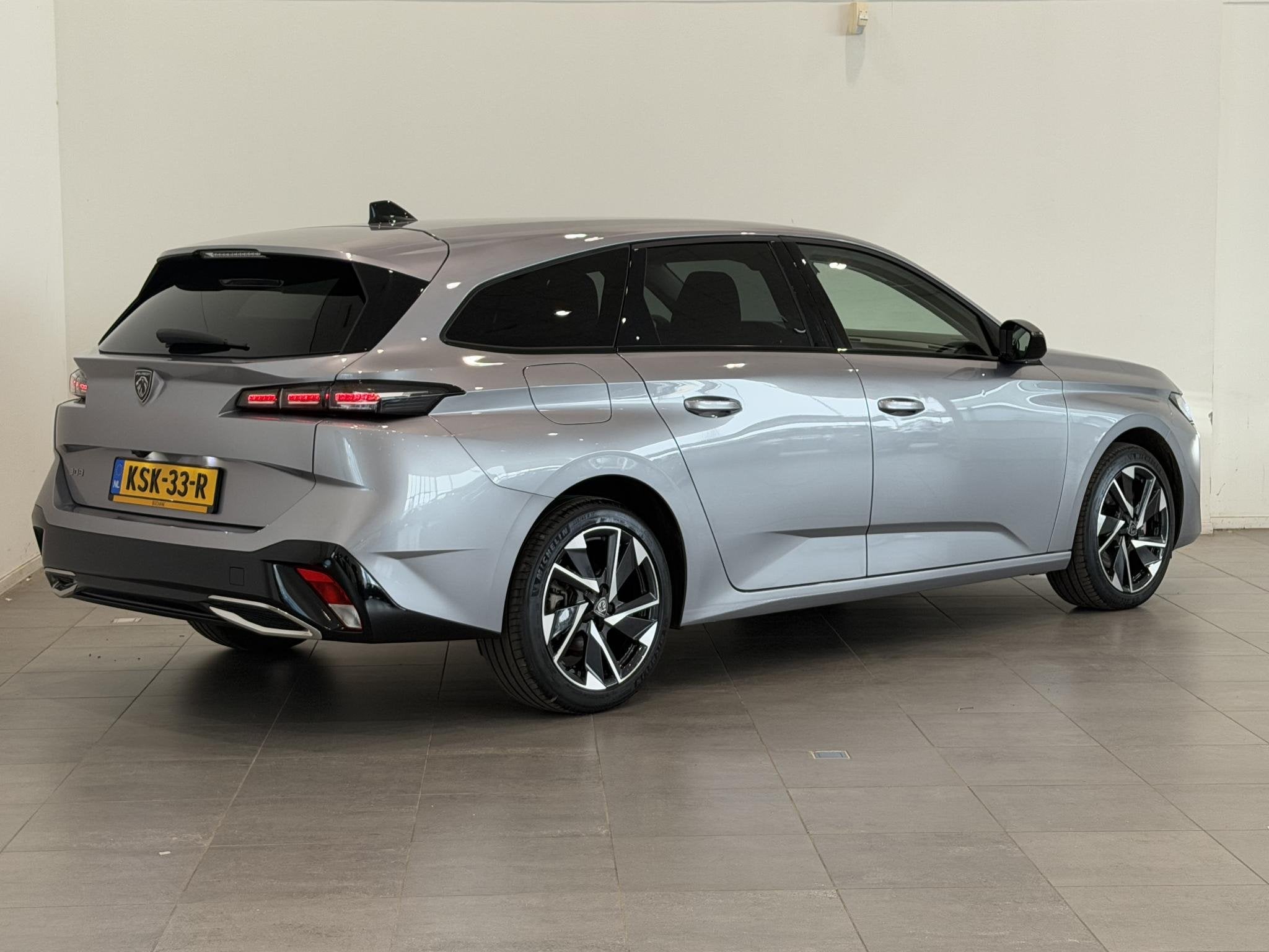 Peugeot 308 SW 1.2 Hybrid 136 e-DCS6 Active Pack Business |, Auto's, Gebruikt, 1199 cc, Met garantie (alle), Automatische klimaatregeling