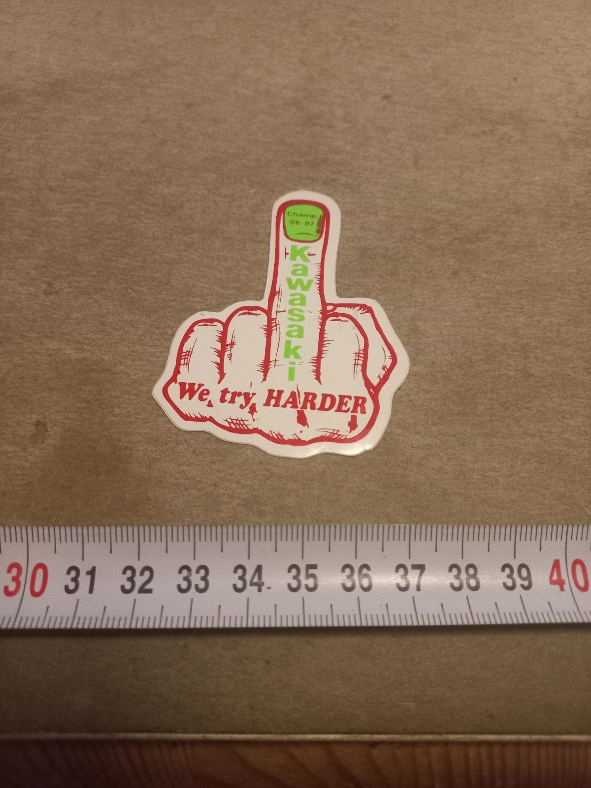 Kawasaki 'We Try Harder' Sticker - Uniek Design, Verzamelen, Ophalen of Verzenden