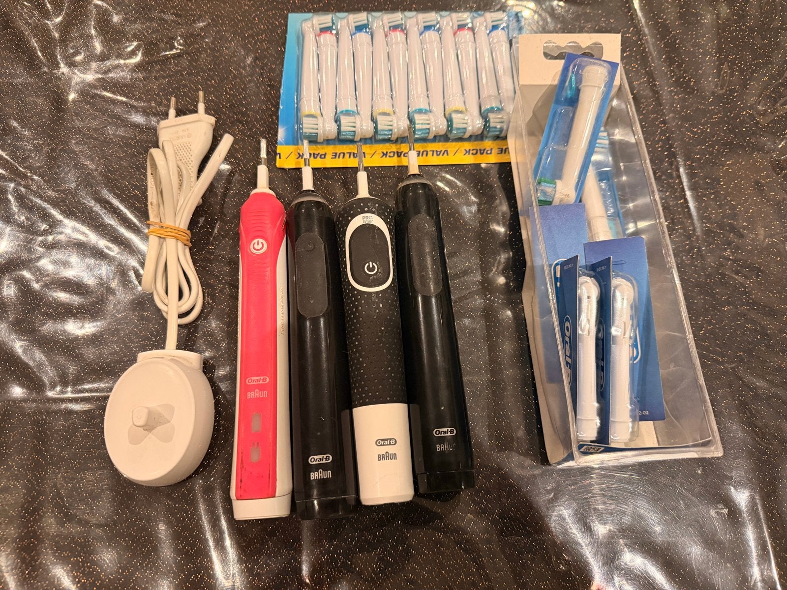 Oral-B Elektrische Tandenborstels met Opzetborstels, Witgoed en Apparatuur, Persoonlijke-verzorgingsapparatuur, Gebruikt, Mondverzorging
