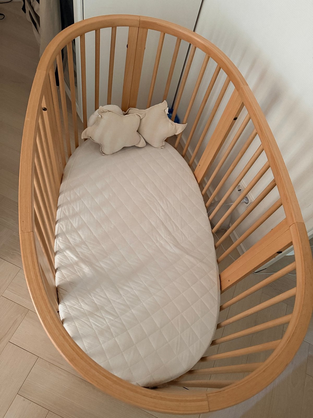 Stokke v2 Sleepi Ledikant met matras, Ophalen, Zo goed als nieuw, Ledikant