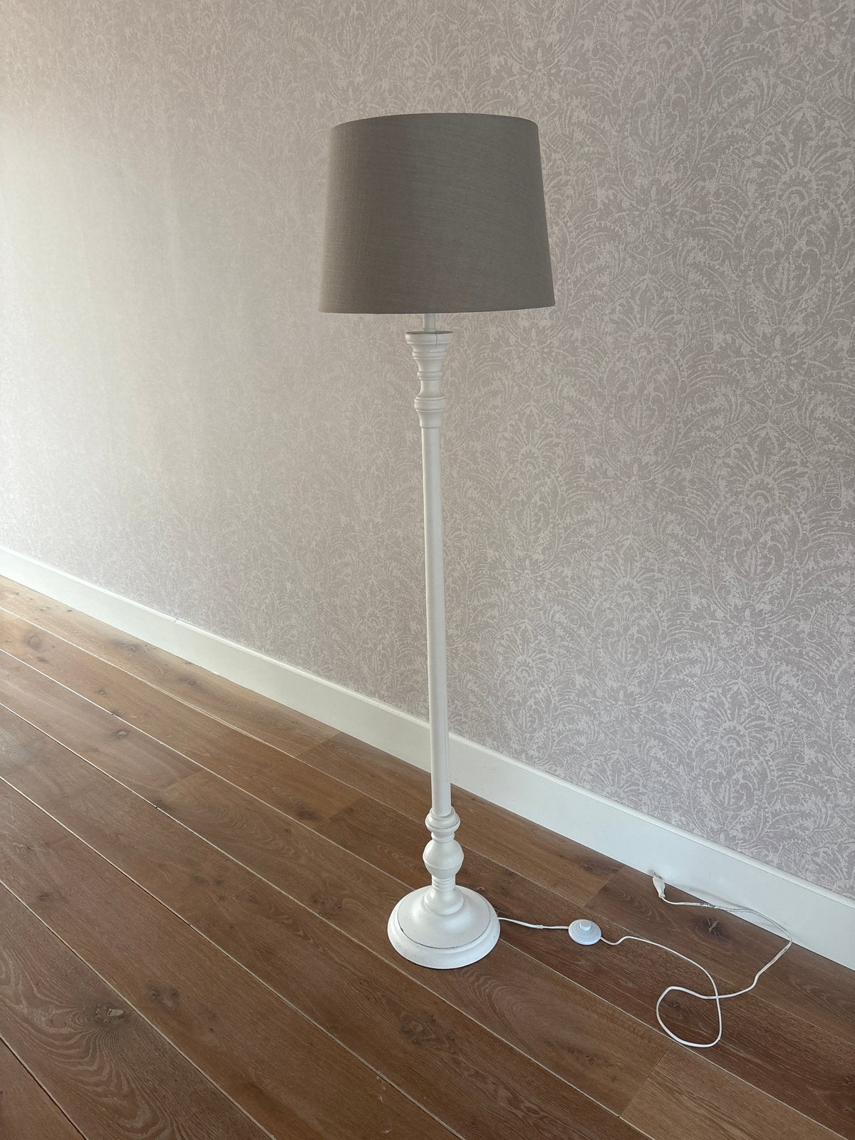 Witte vloerlamp met grijze kap, Ophalen, Gebruikt, E27 (groot), 150 tot 200 cm