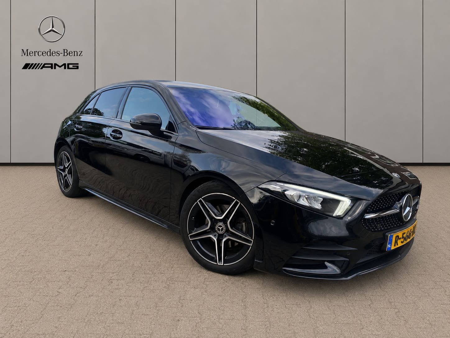 Mercedes-Benz A180 AMG Aut Navi Pano 18 inch Leer Vol!! 2022, Auto diversen, Automaat, Zwart, Mercedes-Benz, Ophalen of Verzenden
