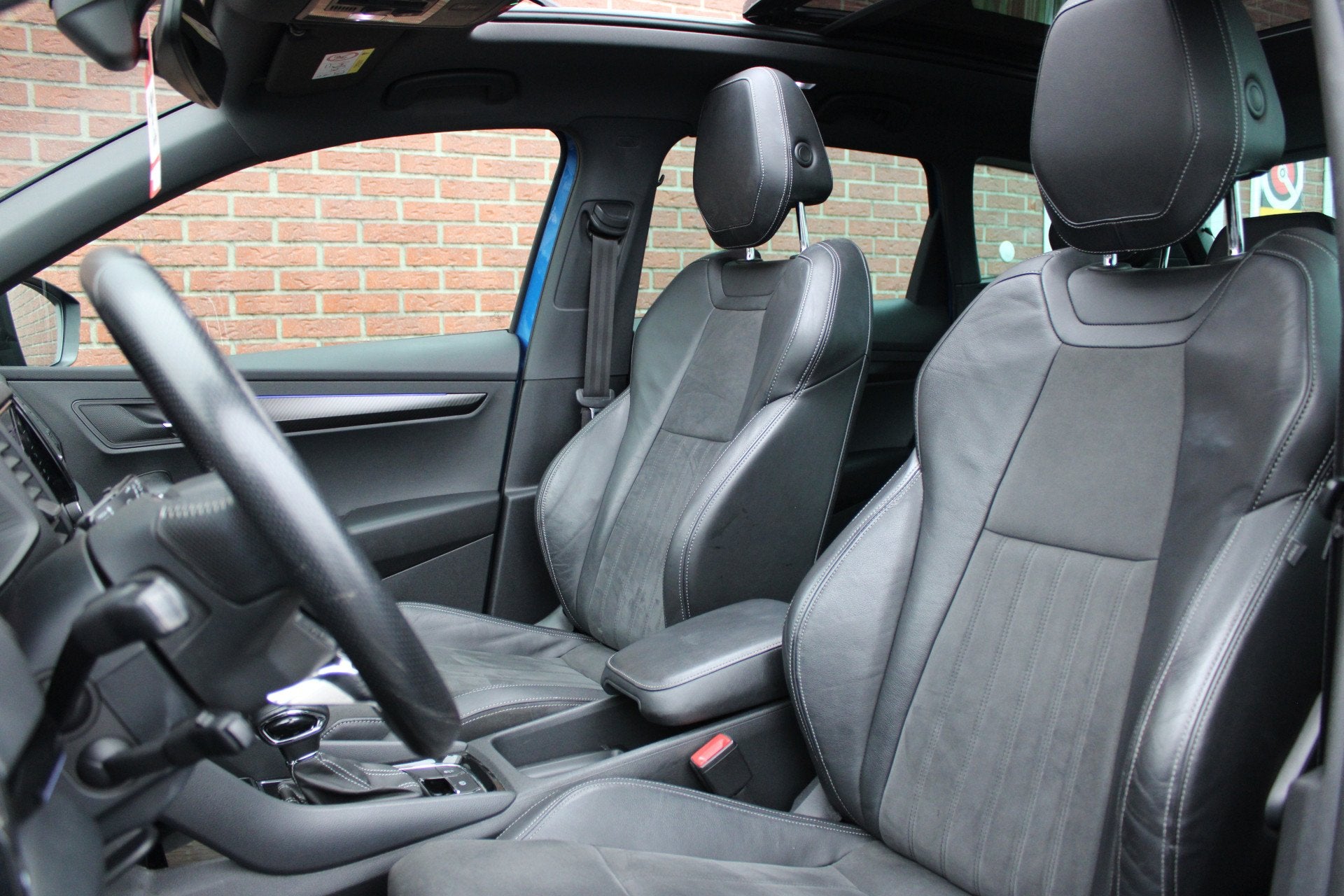 Skoda Karoq 1.5 TSI 150PK ACT Sportline Business |PANO-DAK|T, Dealer onderhouden, 4 cilinders, Blauw, Karoq