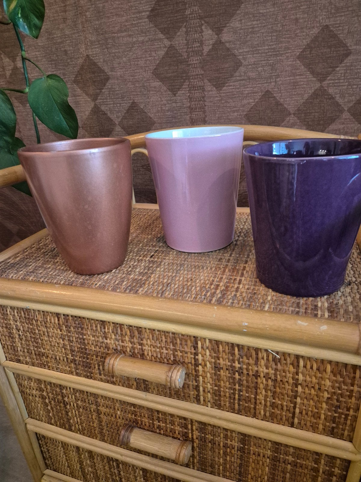 Set van 3 bloempotten - Roze, Paars, Brons, Ophalen, Kunststof, Rond, Zo goed als nieuw