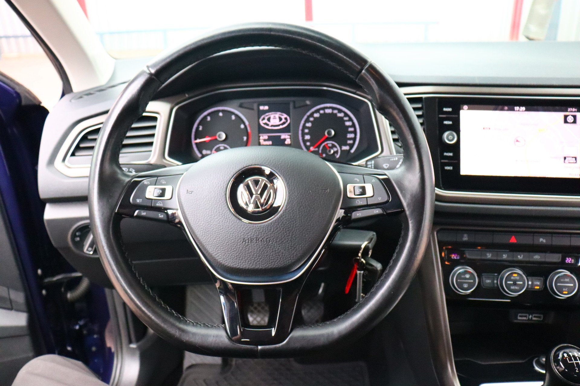 Volkswagen T-Roc 1.0 TSI Style O.a: Adaptive cruise, Navi, C, Voorwielaandrijving, Stof, Gebruikt, Met garantie (alle)