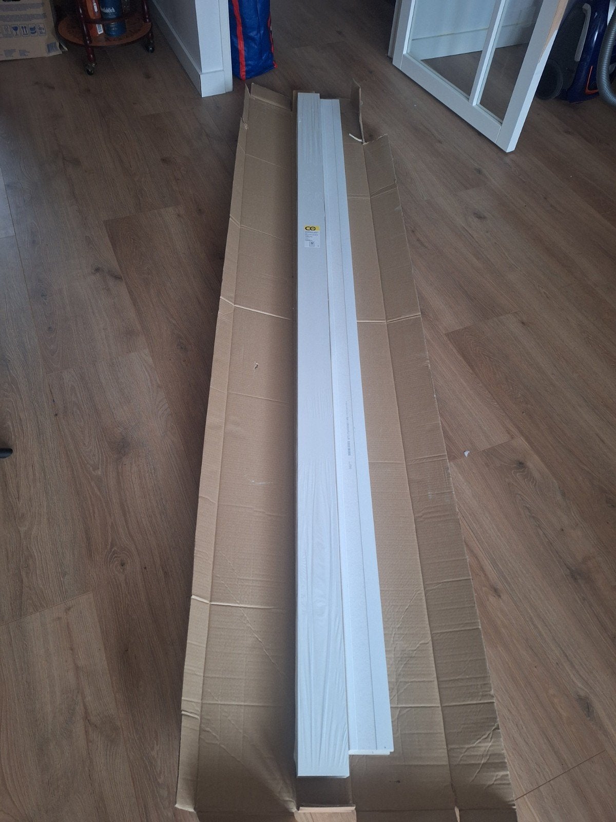 7x Gelakte Plinten RAL 9016 Amsterdam (15x90x2400 mm)