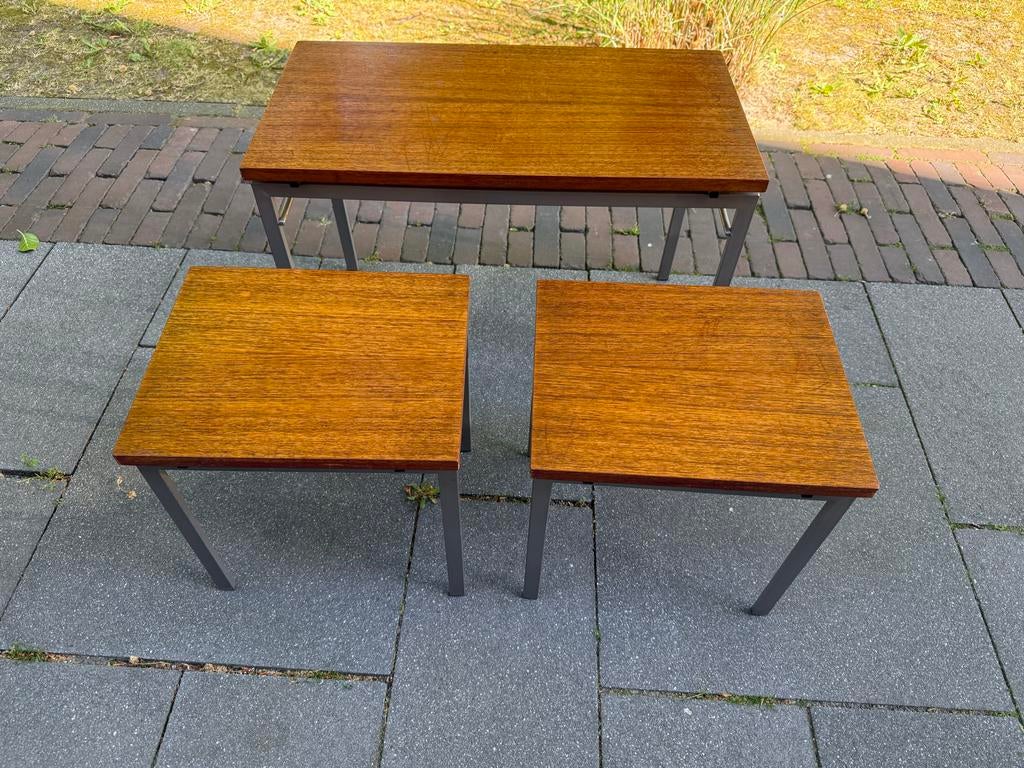 Cees Braakman voor Pastoe bijzettafels / salontafel set