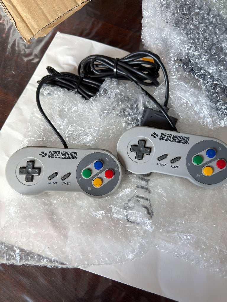 Super Nintendo controllers (2 stuks), Ophalen of Verzenden, Gebruikt, Met 2 controllers