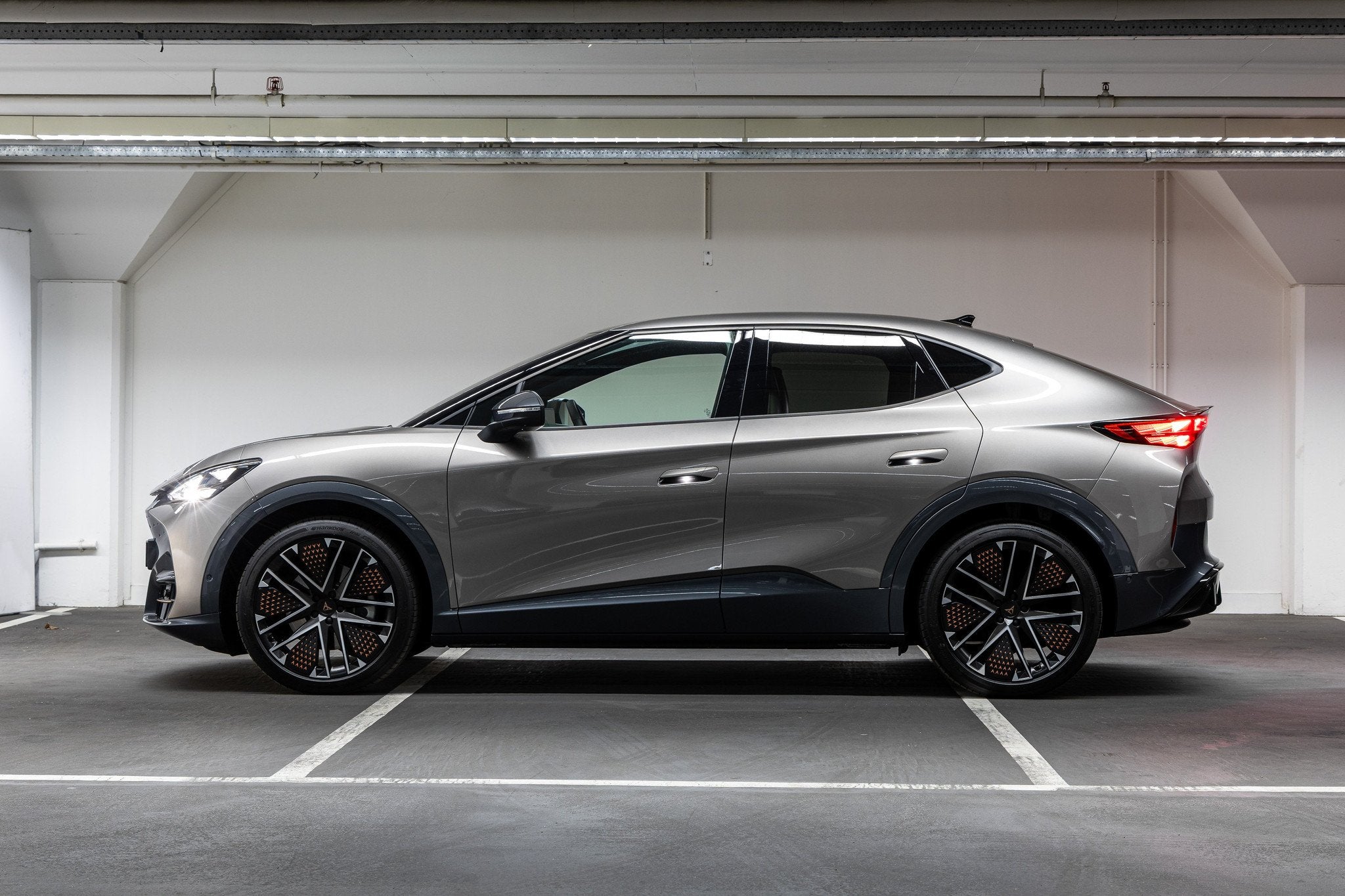 CUPRA Tavascan VZ Extreme 82 kWh 340pk, Auto's, Cupra, Automaat, Automatische klimaatregeling, Gebruikt, 2173 kg