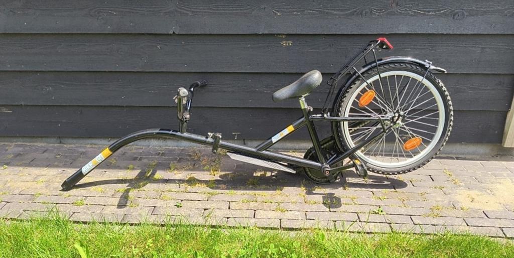 Zwarte aanhanger voor een fiets, Ophalen, 20 tot 40 kg, Zo goed als nieuw, Aanhangfiets
