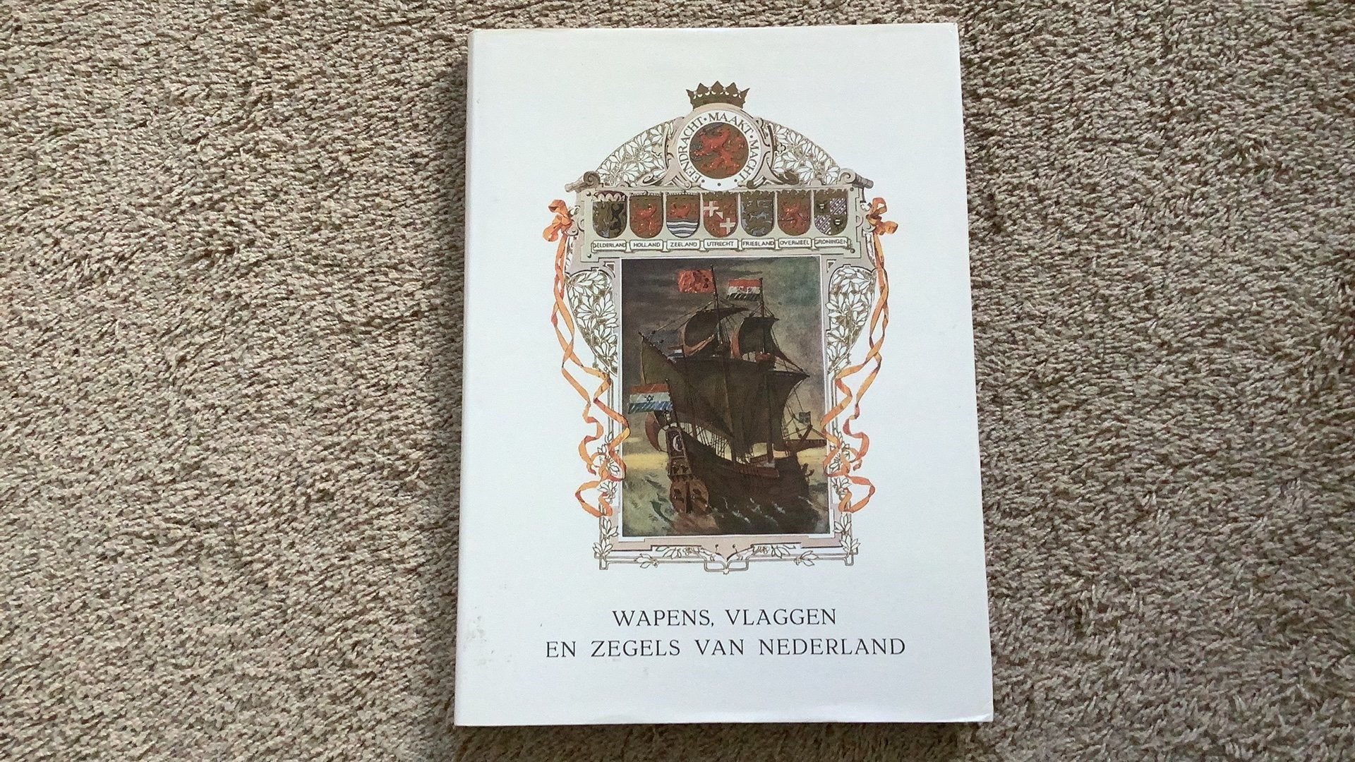 Wapens, vlaggen en zegels van Nederland, T. van der Laars, Ophalen of Verzenden, Zo goed als nieuw