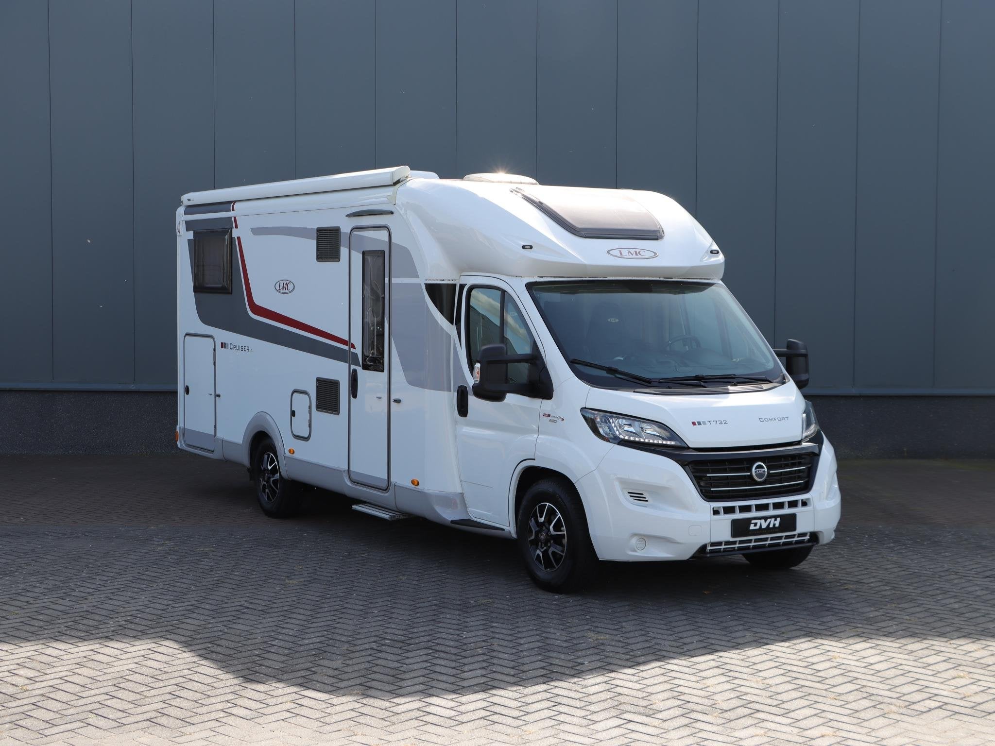 Lmc Cruiser Comfort T732 AIRCO | HEFBED | 1e EIG, Standaard zit, 7 tot 8 meter, Bedrijf, Half-integraal