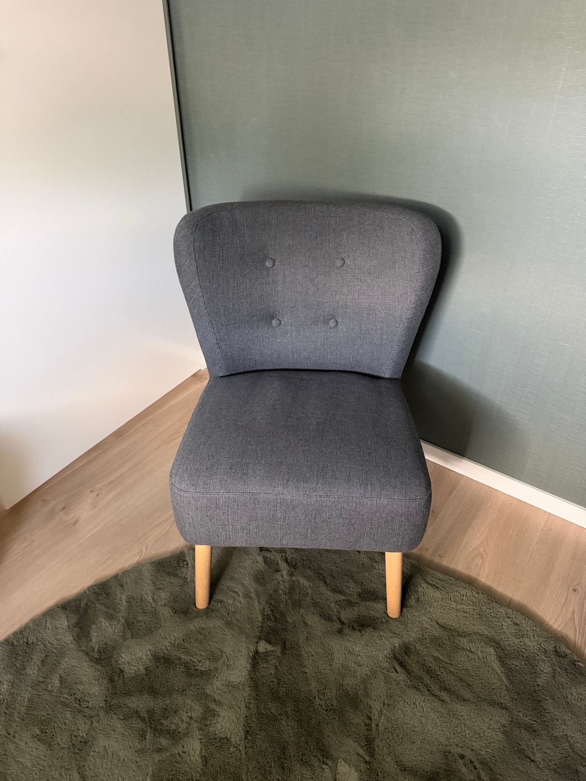 Grijze stoffen fauteuil met houten poten, Ophalen, Zo goed als nieuw, Hout, Eén