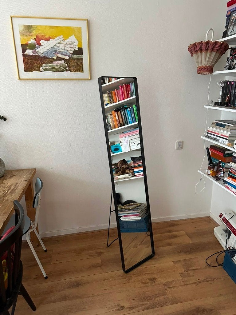 Passpiegel, zwarte metalen lijst met standaard Xenos, Ophalen, Minder dan 50 cm, Zo goed als nieuw, 150 tot 200 cm