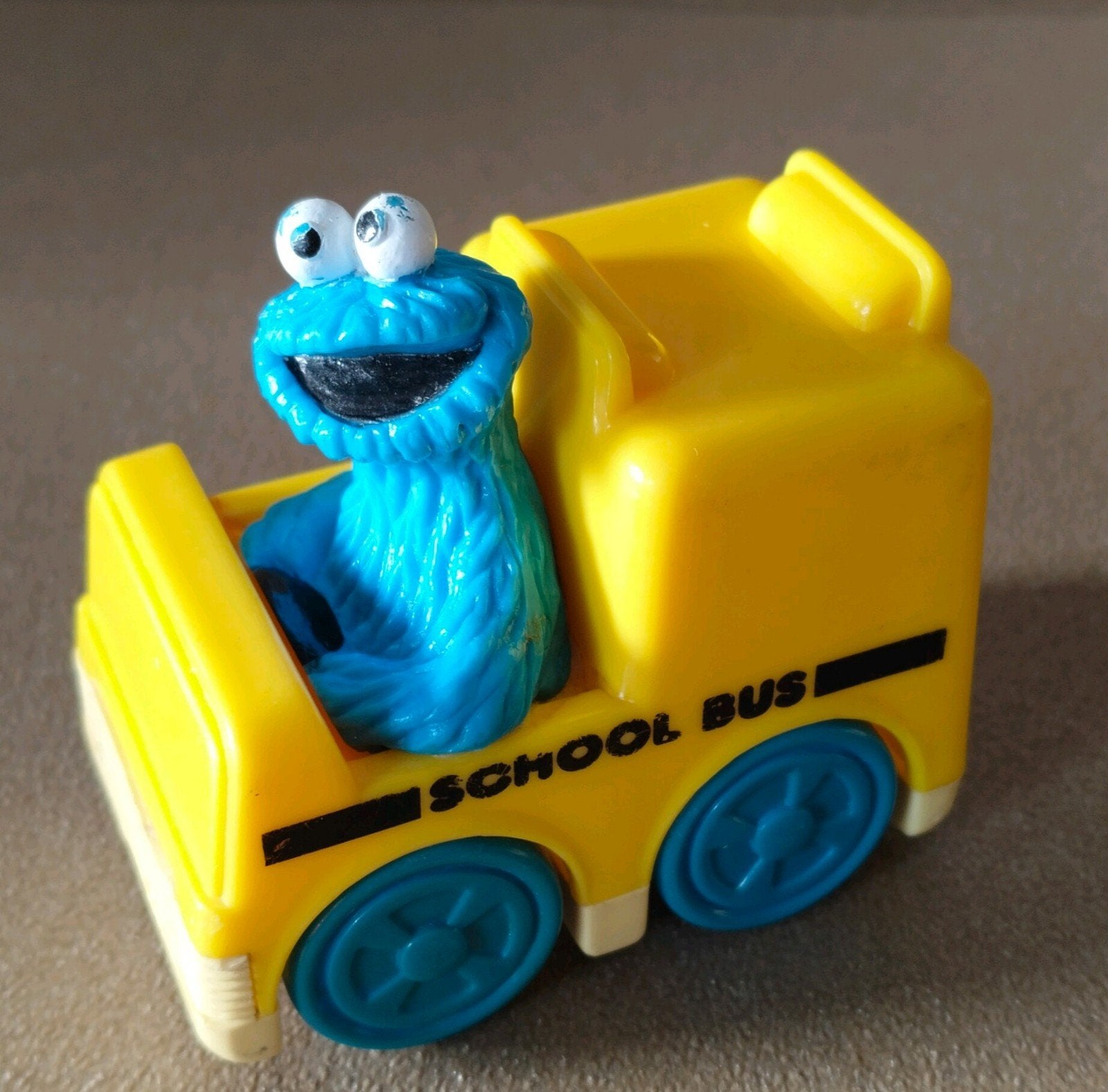 Tyco Sesamstraat Koekiemonster Schoolbus Speelgoed (1993), Verzamelen, Verzenden, Gebruikt