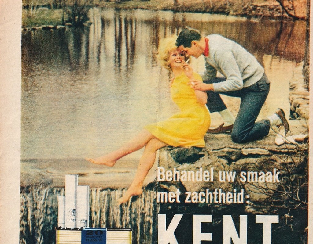 retro reclame 1963 Kent sigaretten stel bij watervalletje, Verzamelen, Retro, Overige typen, Verzenden