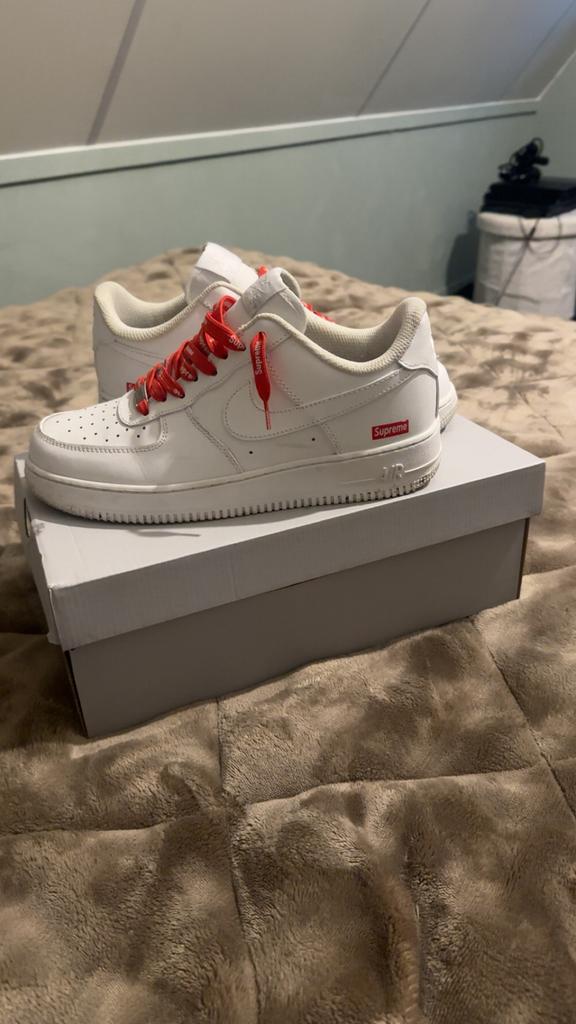 Nike airforce 1 supreme, Kleding | Heren, Schoenen, Wit, Ophalen of Verzenden, Sneakers of Gympen, Zo goed als nieuw