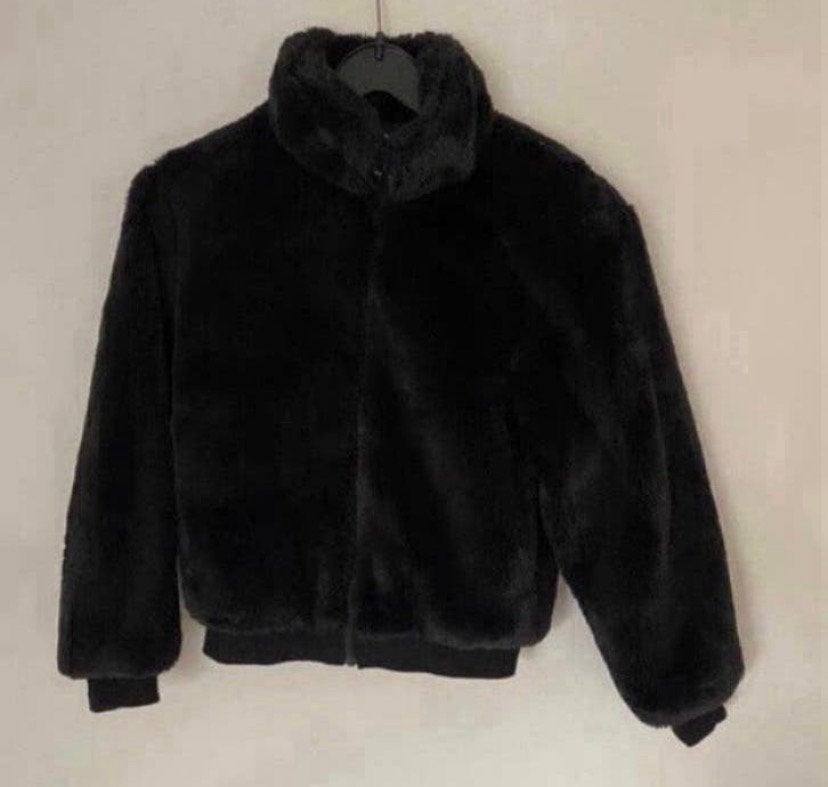 Harige winterjas zwart. Maat M ( H&M ), Kleding | Dames, Verzenden, Zo goed als nieuw, Maat 38/40 (M), Zwart