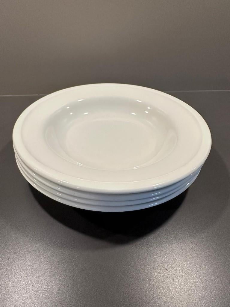 Vier diepe borden Intermezzo diameter 22 cm, Ophalen of Verzenden, Zo goed als nieuw, Bord(en), Effen