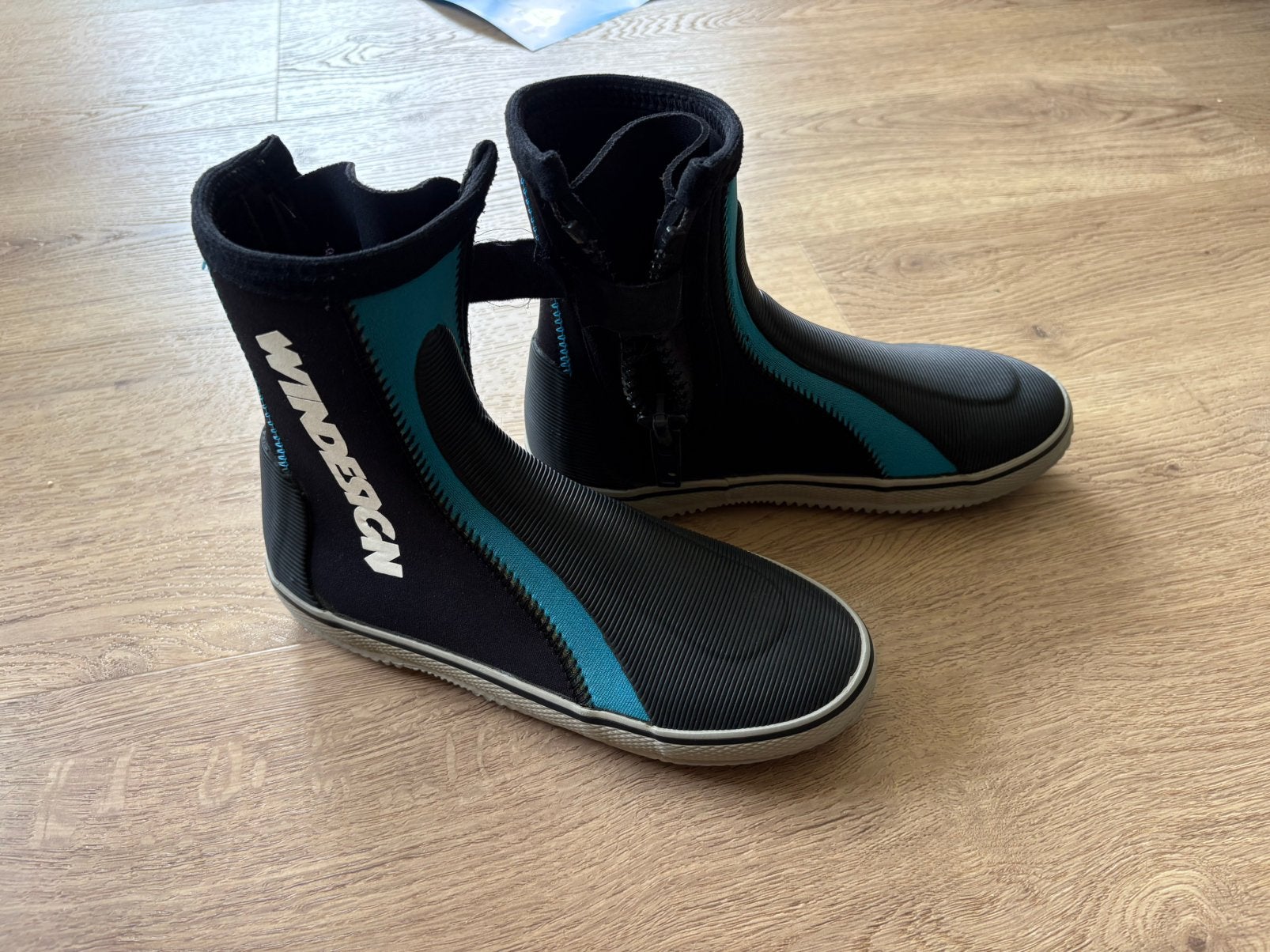Windesign Zeil/Waterschoenen maat 34, Watersport en Boten, Ophalen of Verzenden, Zo goed als nieuw, Kind, Zeil- of Surfschoenen