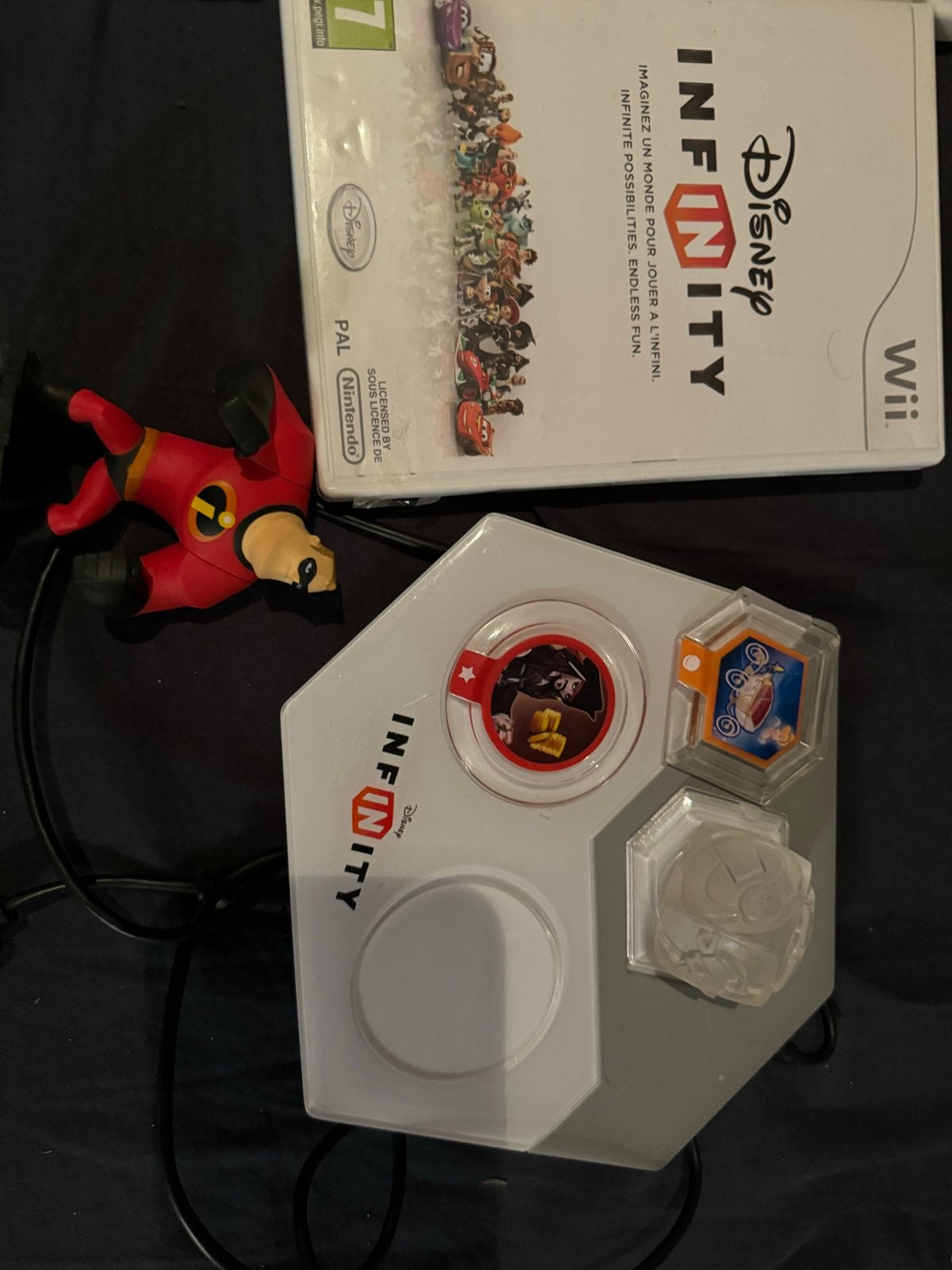 Disney Infinity Wii Starter Pack met Mr. Incredible, Ophalen of Verzenden, Gebruikt, Zonder controller, Met games