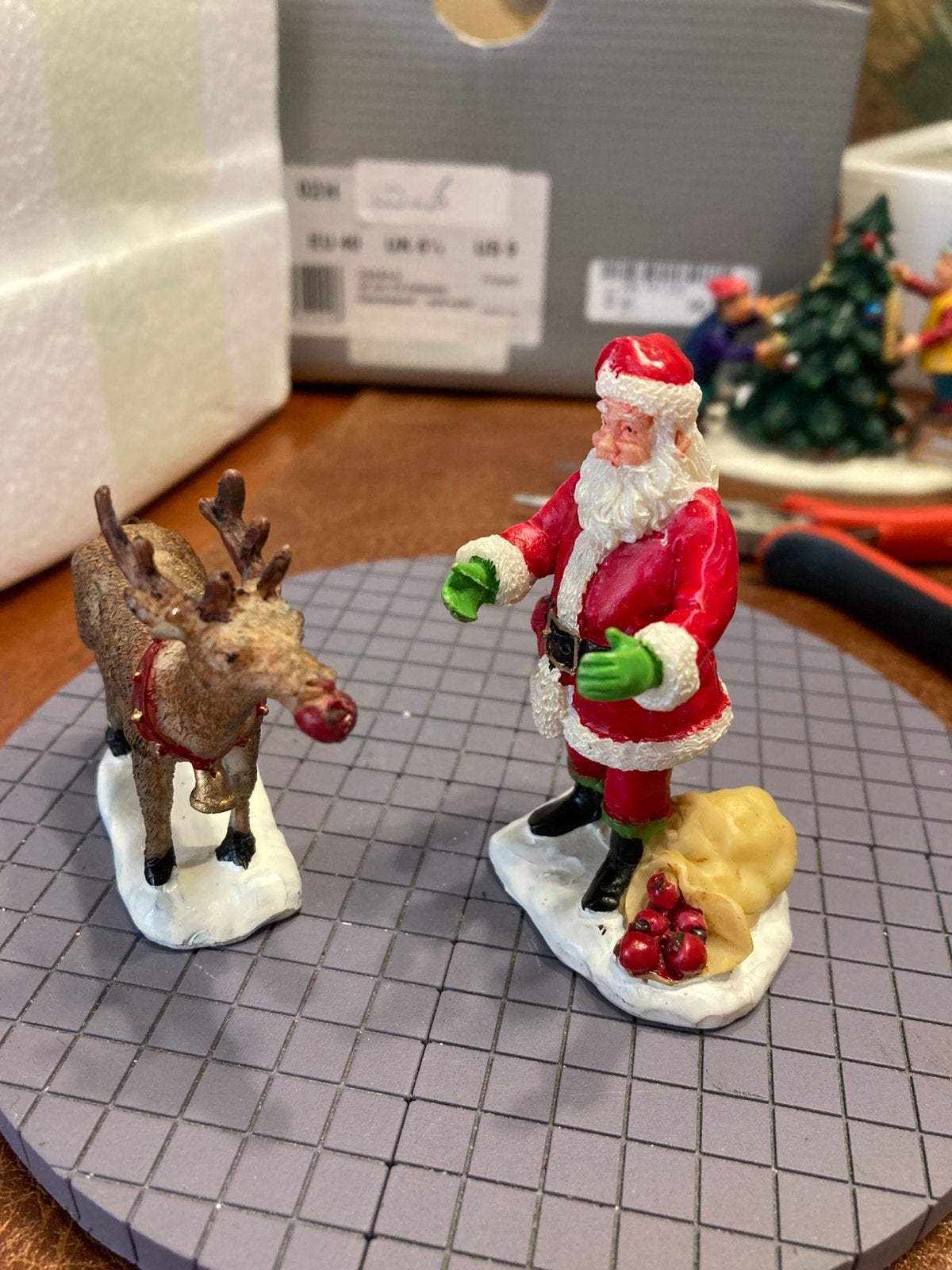 Kerstman met rendier lemax, Ophalen of Verzenden, Zo goed als nieuw