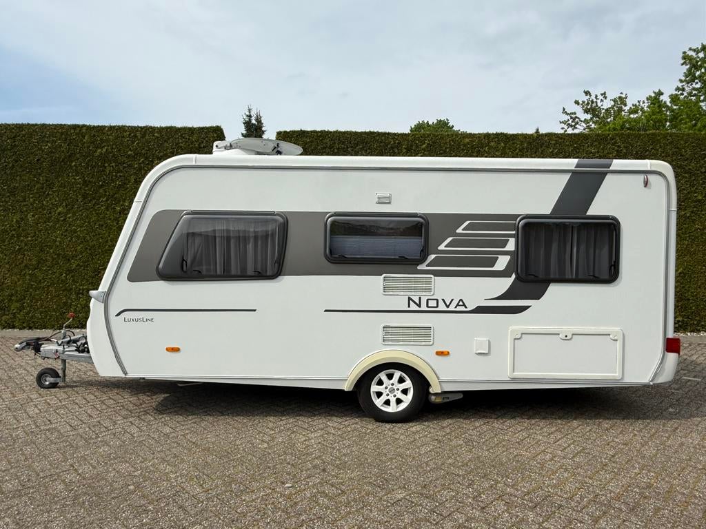 Eriba Nova Luxus Line 465 ’13, Caravans en Kamperen, Caravans, Rondzit, Particulier, Lengtebed, Eriba