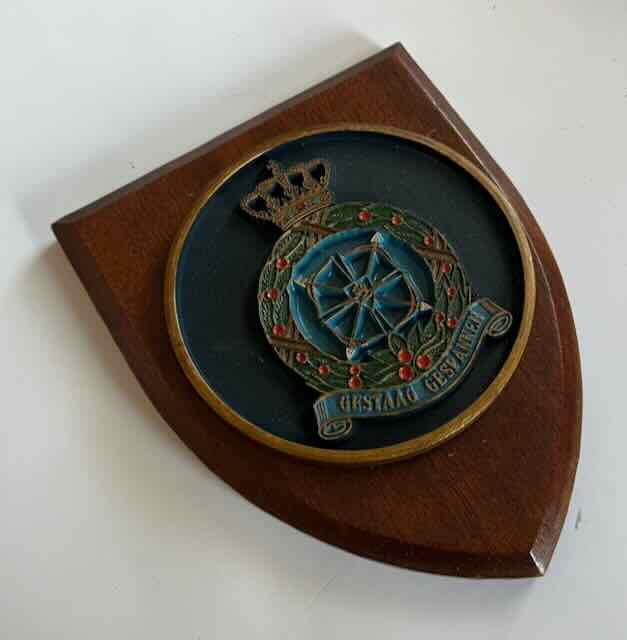 Schild, Plaque - Gestaag Gespannnen, Ophalen of Verzenden, Landmacht, Nederland, Embleem of Badge