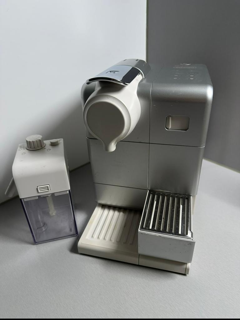 Nespresso DeLonghi Lattissima One Koffiemachine, Ophalen, Gebruikt, Koffiemachine, 2 tot 4 kopjes