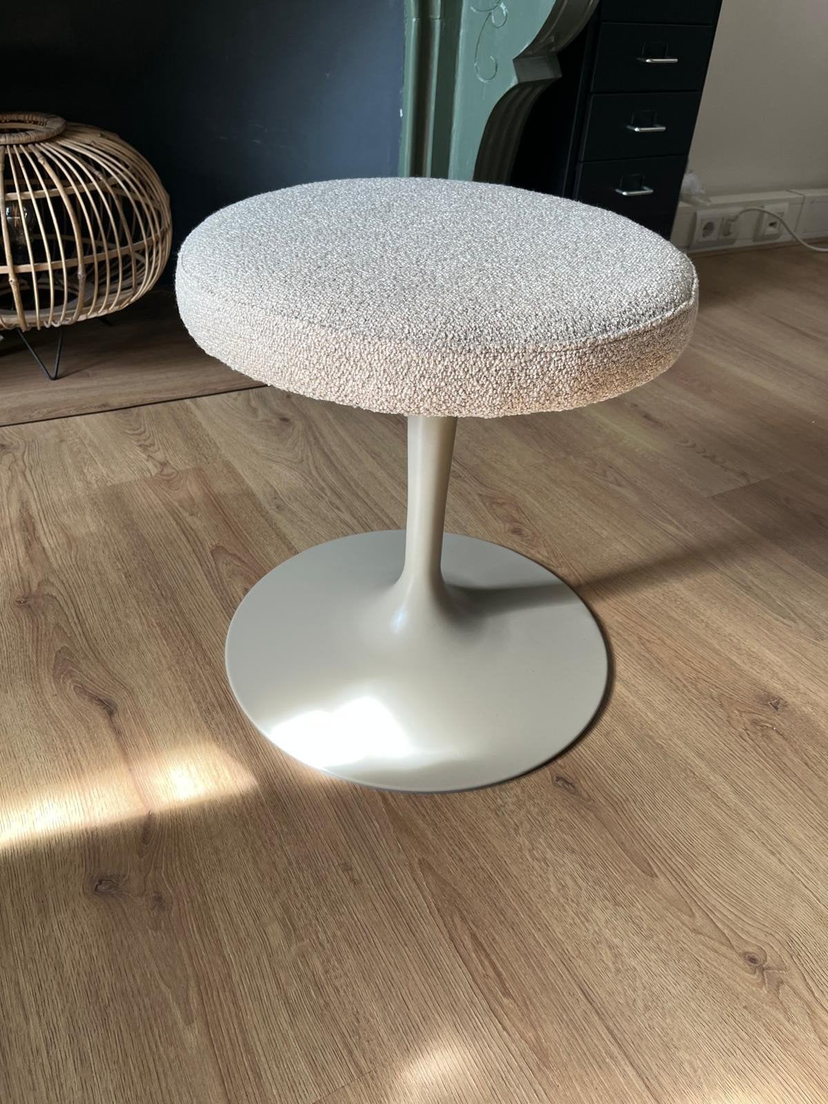 Nieuwe ronde beige kruk poef design, Huis en Inrichting, Ophalen, Nieuw