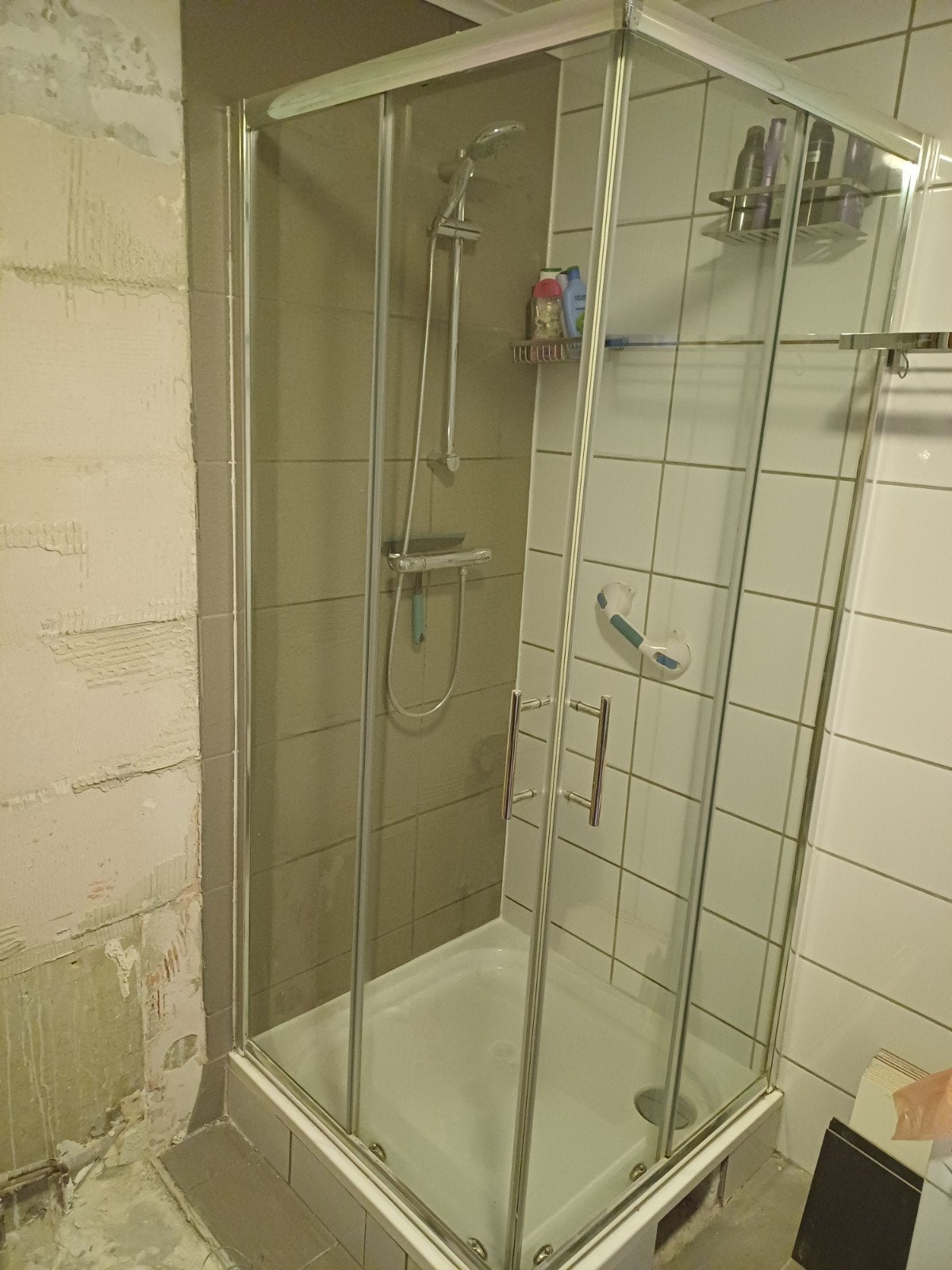 koopje 2 glas deuren 2 vaste glas platen
Chrome profielen Ch, Huis en Inrichting, Ophalen of Verzenden, Zo goed als nieuw