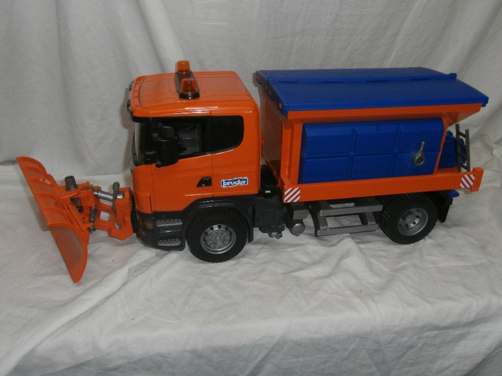 Bruder Scania R-560 of MAN GLS strooiwagen en sneeuwschuiver, Ophalen, Zo goed als nieuw