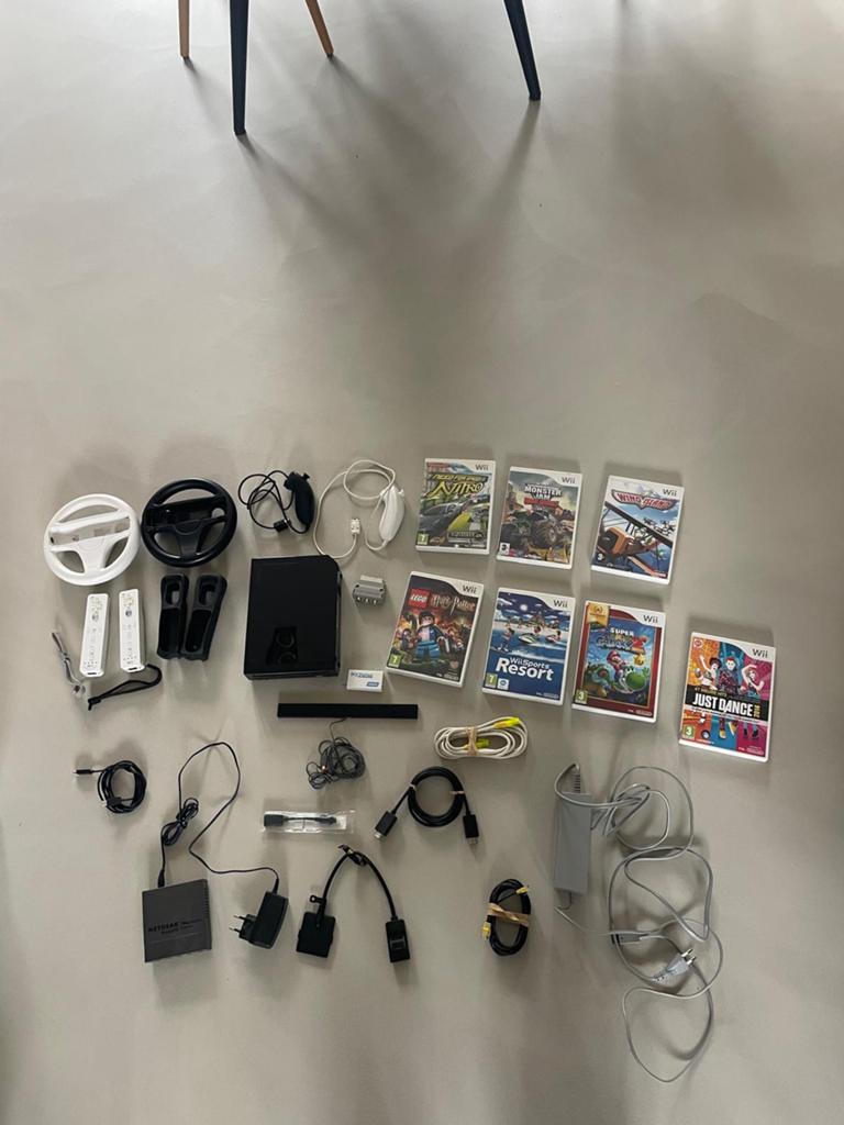 Nintendo wii+accesoires+7 GAMES!!!, Ophalen, Gebruikt, Met 2 controllers, Met stuurtje