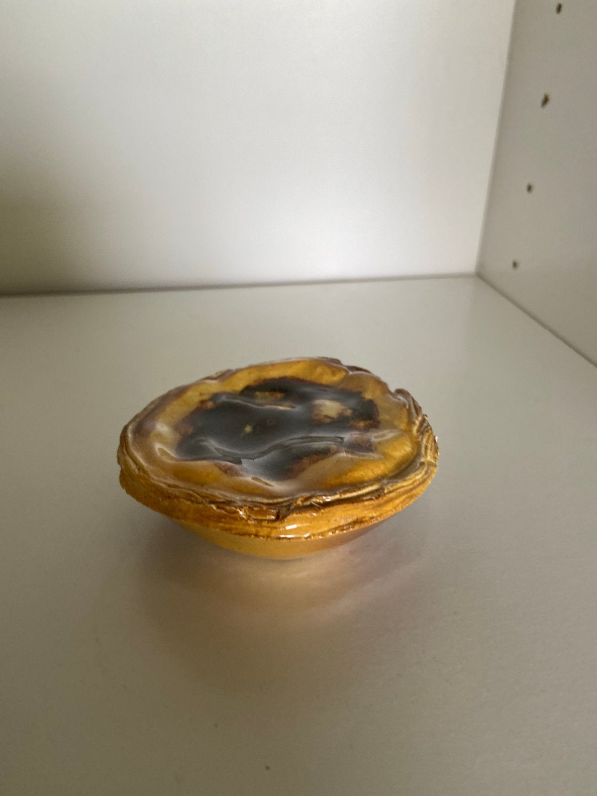 Keramiek Pastel de Nata Souvenir - Handgemaakt Portugal, Ophalen of Verzenden, Europa, Steen of Keramiek, Minder dan 20 cm