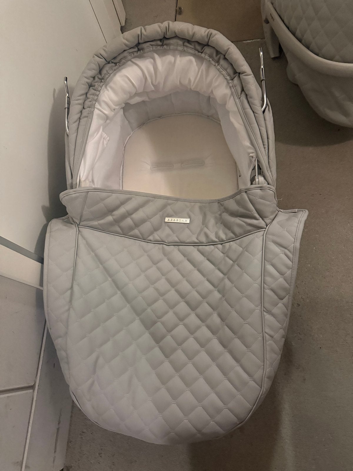 Bebecar lichtgrijze reiswieg - Zo goed als nieuw, Kinderen en Baby's, Ophalen of Verzenden, Zo goed als nieuw, Met reiswieg, Kinderwagen