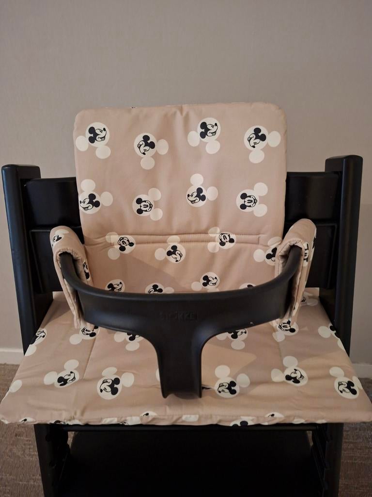 Lief klein lachje: kussensetje geschikt voor Stokke stoel, Ophalen of Verzenden, Nieuw, Meegroeistoel